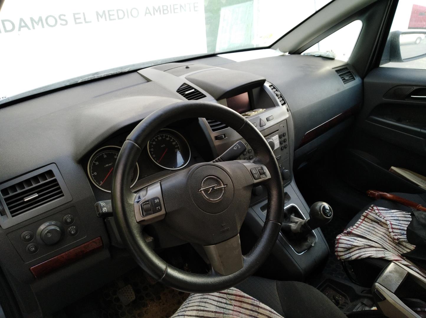 Opel Zafira B (A05) Radiátorrács