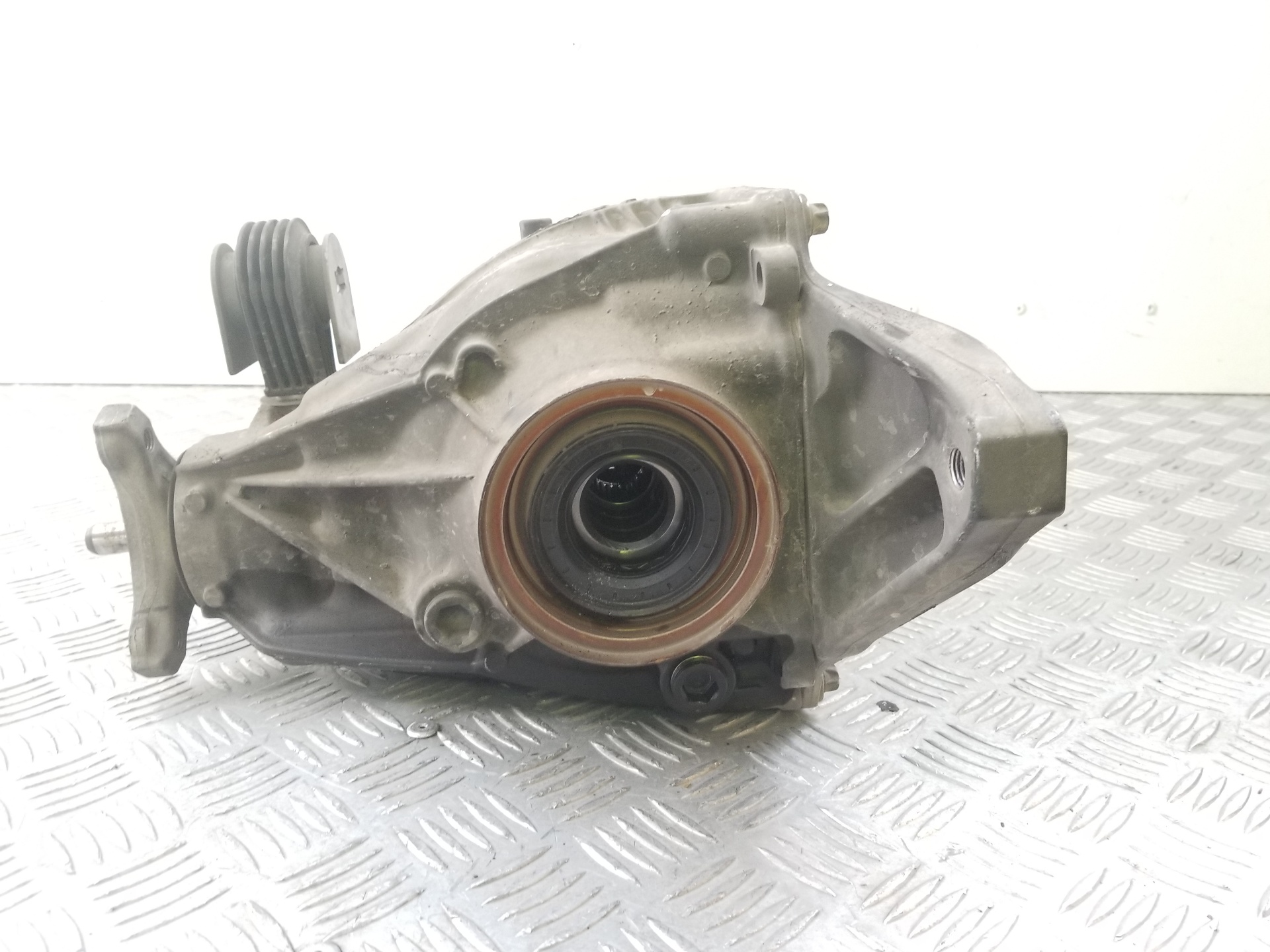 MERCEDES-BENZ C-Class W205/S205/C205 (2014-2023) Редуктор задний A2053510005,A2053510005,A2053510008 23042010