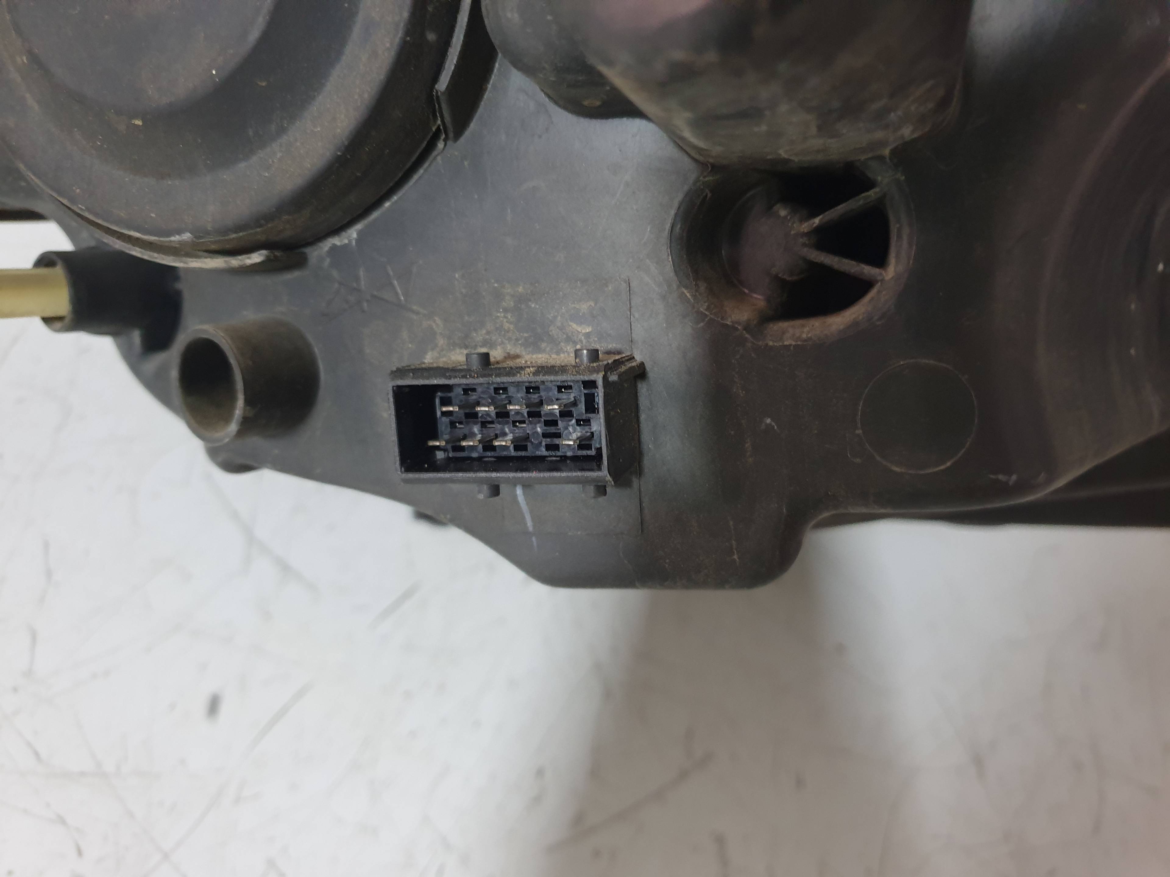 Faro izquierdo NFUTU5JP4 9644997280 de Peugeot 1007 2005-2008 - pieza usada