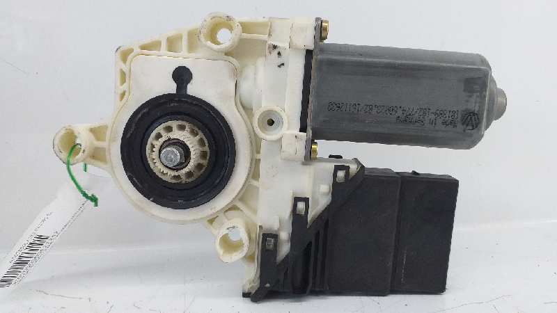 NISSAN Моторчик стеклоподъемника задней левой двери 1C0959811A,1C0959811A 25958563