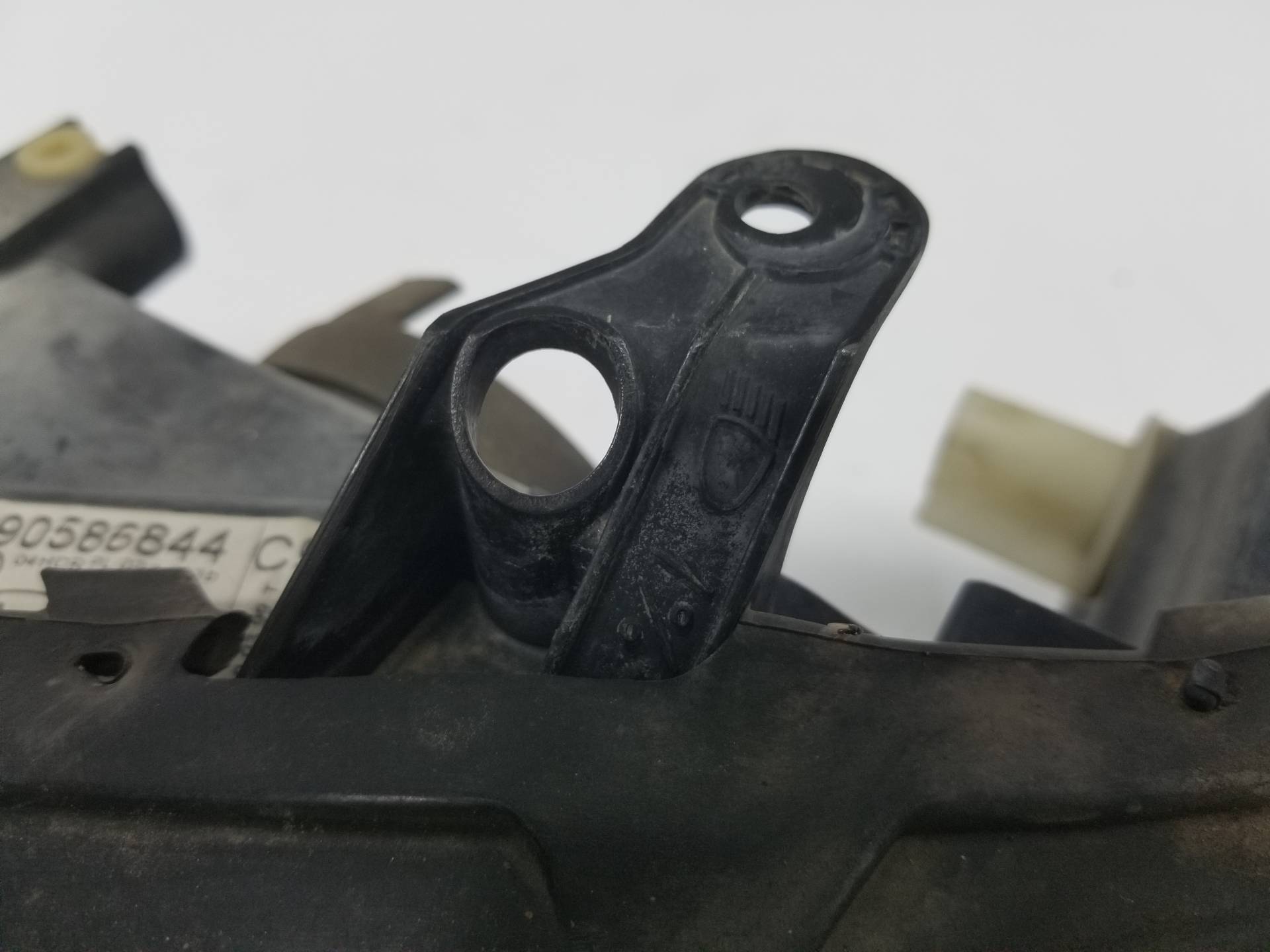 Faro izquierdo X16XEL 90586844 de Opel Vectra 1995-1999 - pieza usada