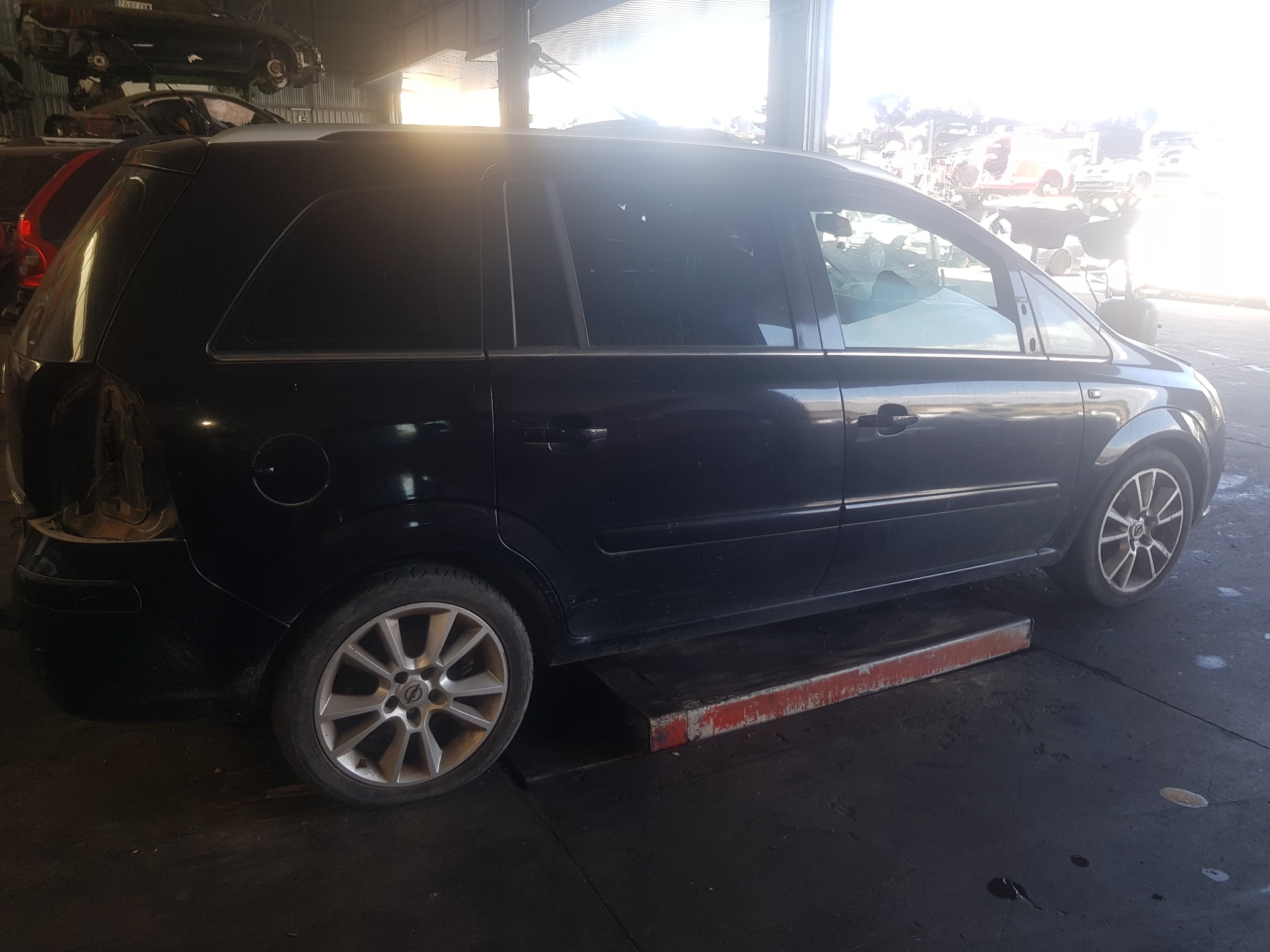 OPEL Zafira B (2005-2010) Фара передняя левая 24451052 25864180