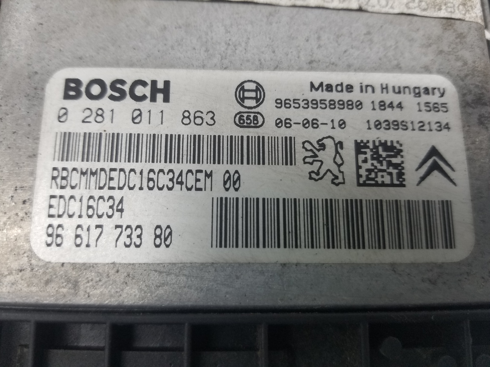 Centralita motor uce 9HX 0281011863 de Peugeot 307 sw (3h) 2002-2008 90 CV - pieza usada