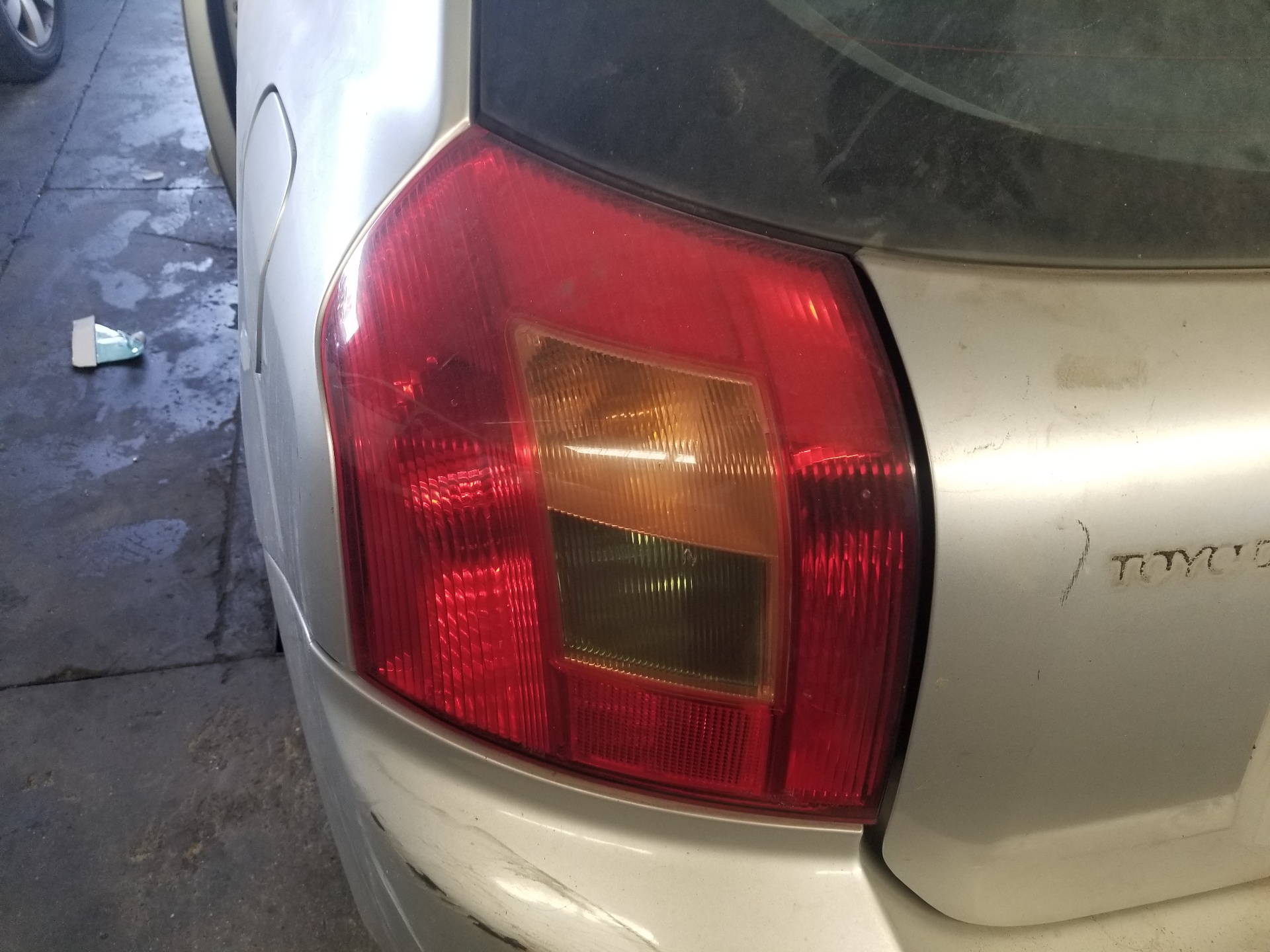 TOYOTA Corolla E120 (2000-2008) Rear Left Taillight 26684071