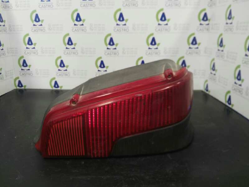 Feu arrière droit 635184 de Peugeot 106 ii (1a_, 1c_) 1996-2004 - pieza usada