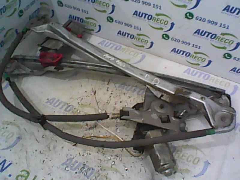 FORD Focus 1 generation (1998-2010) Moteur de commande de vitre de porte avant droite D2R5A 18836903