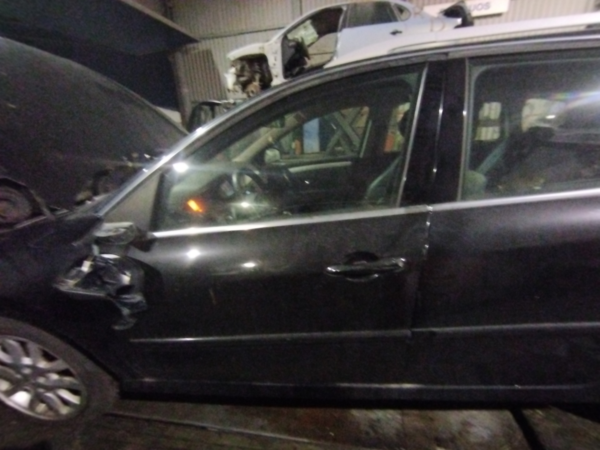 Porta frente esquerda M9R742 Renault Laguna 2007-2009