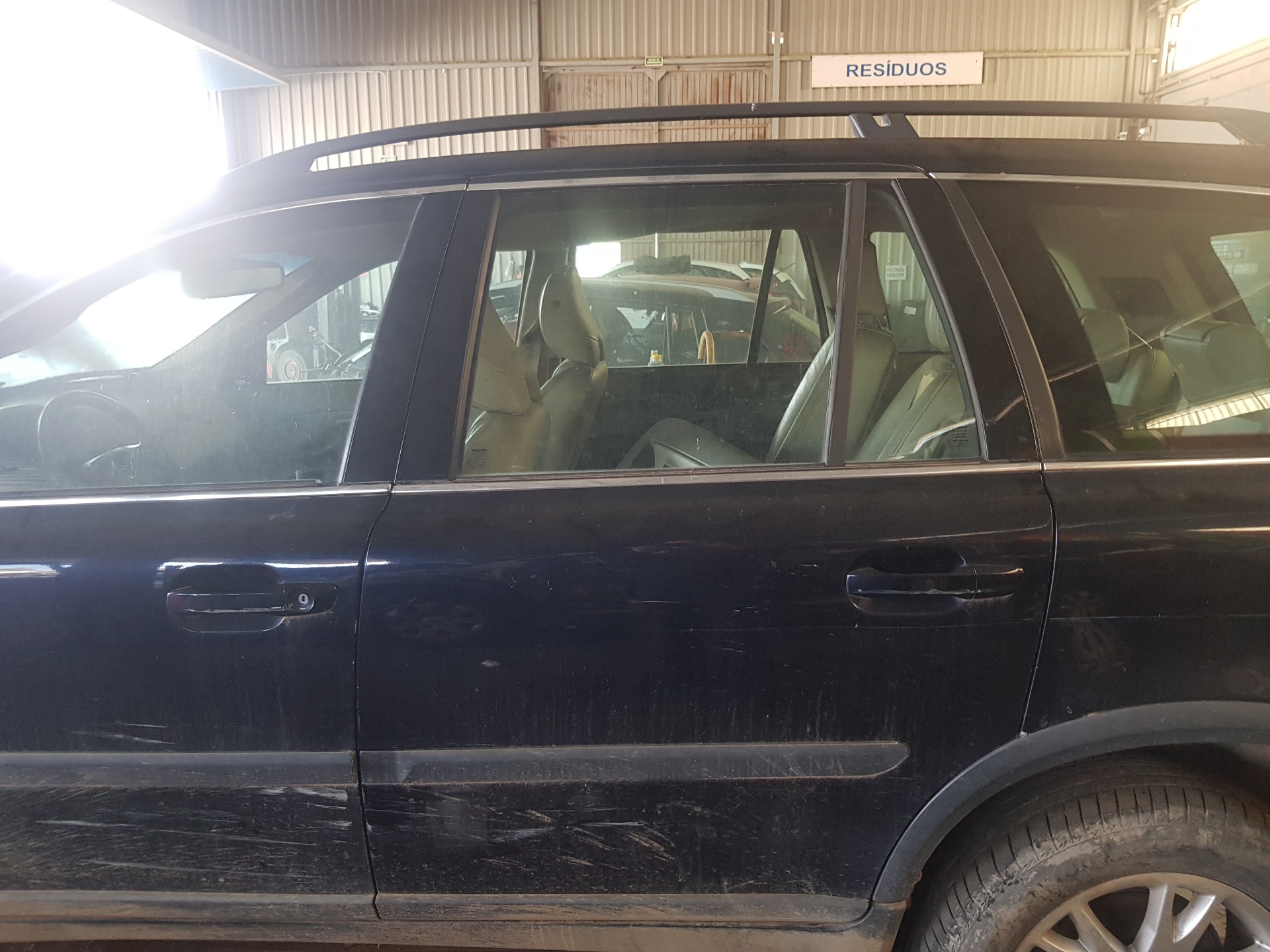 VOLVO XC90 1 generation (2002-2014) Aizmugurējās kreisās durvis 31385358 25960852