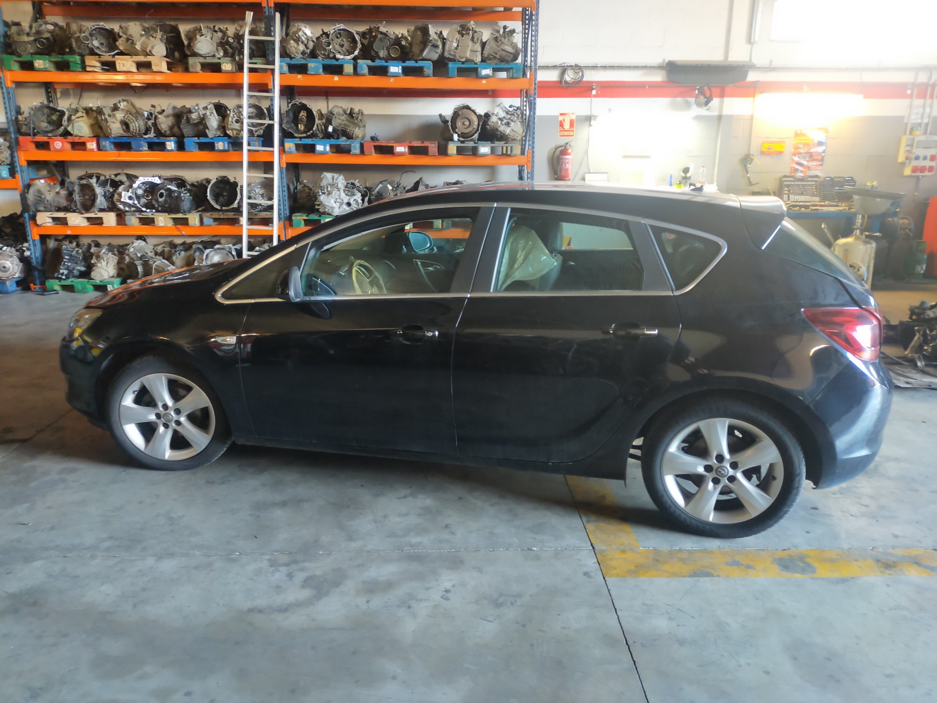 OPEL Astra J (2009-2020) Drošinātāju kārba 13302300, 365927271 23749436