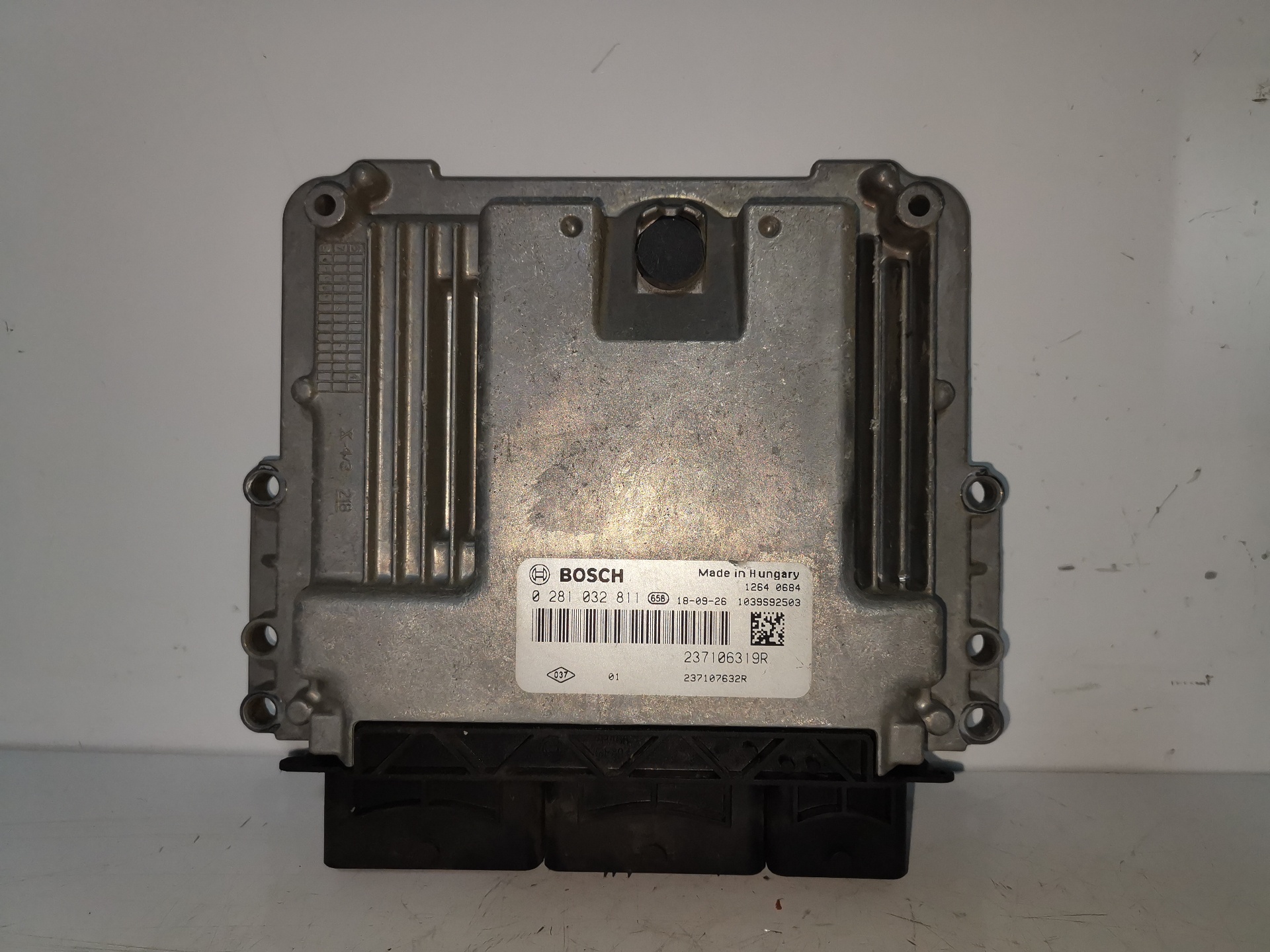 DACIA Duster 1 generation (2010-2017) Engine Control Unit ECU 0281032811, 0281032811, 237106319R 20154743