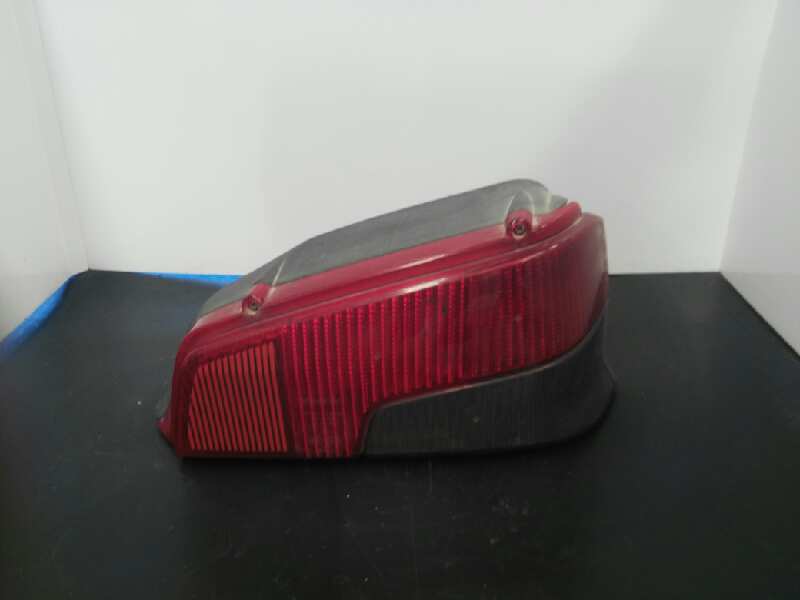 Feu arrière droit 635184 de Peugeot 106 ii (1a_, 1c_) 1996-2004 - pieza usada