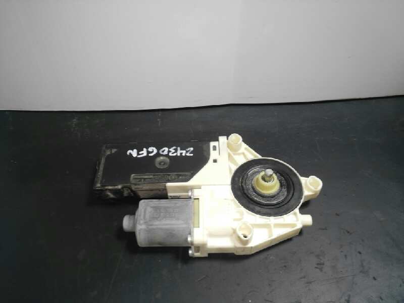 CITROËN Laguna 3 generation (2007-2015) Moteur de commande de vitre de porte arrière droite 0130822331, 0130822331 18870959