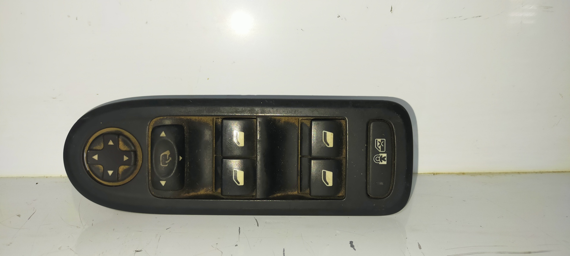 PEUGEOT 508 1 generation (2010-2020) Front Left Door Window Switch 98026370ZD 20153366