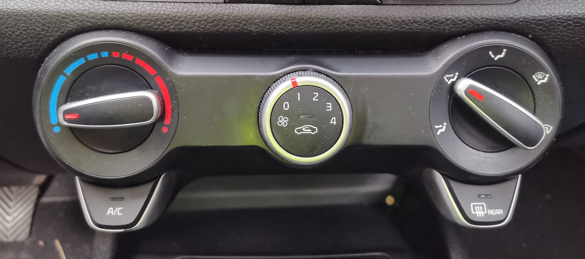 Controllo del riscaldamento/aria condizionata G4LA Kia Rio 2016-2018