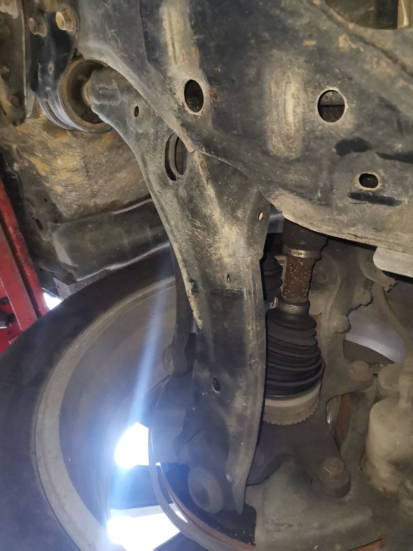 Braccio sospensione inferiore anteriore sinistro CA Mazda Cx-9 2014-2016