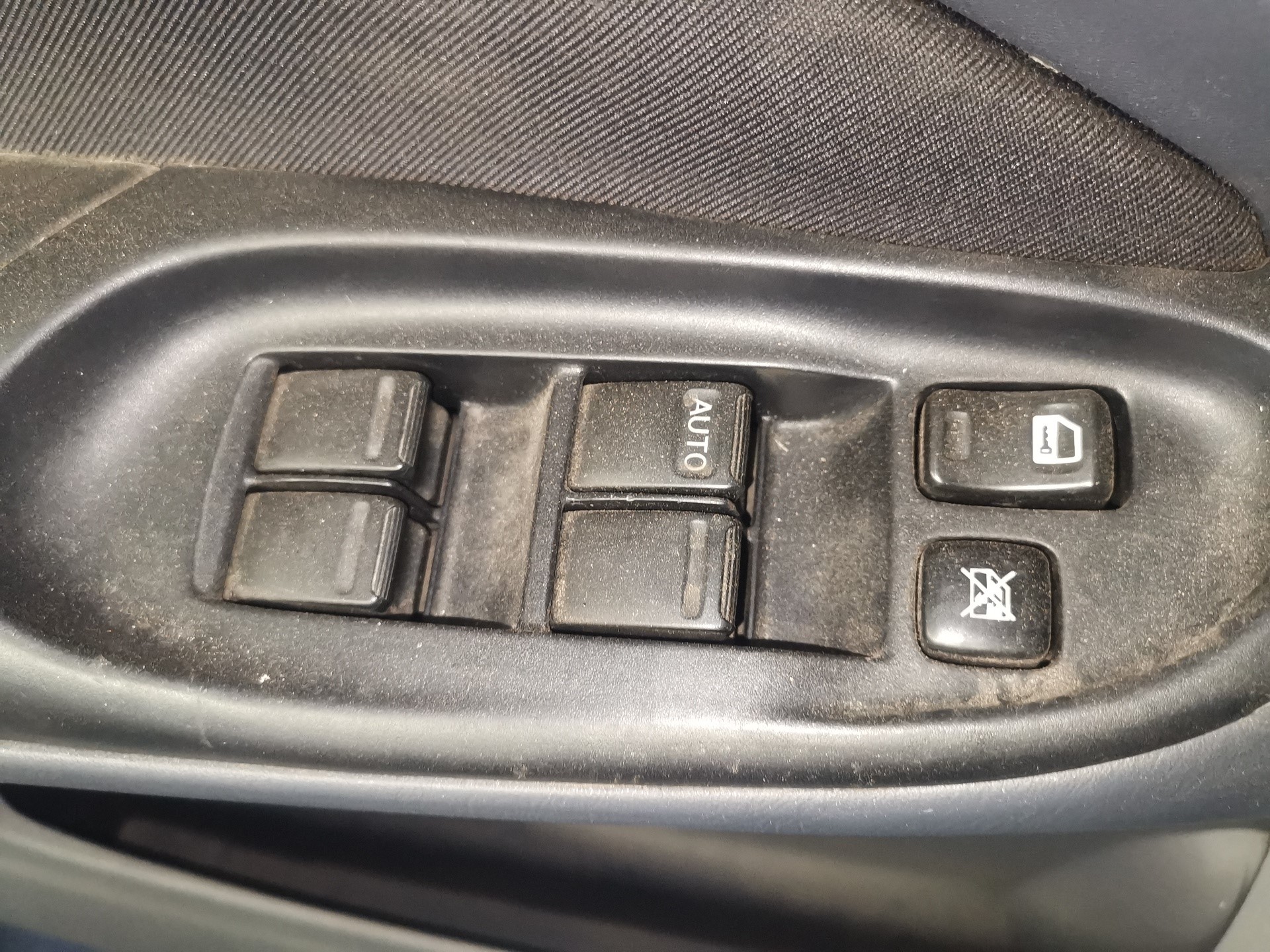NISSAN Кнопка вікна передньої лівої двері 80961,80961 25957817