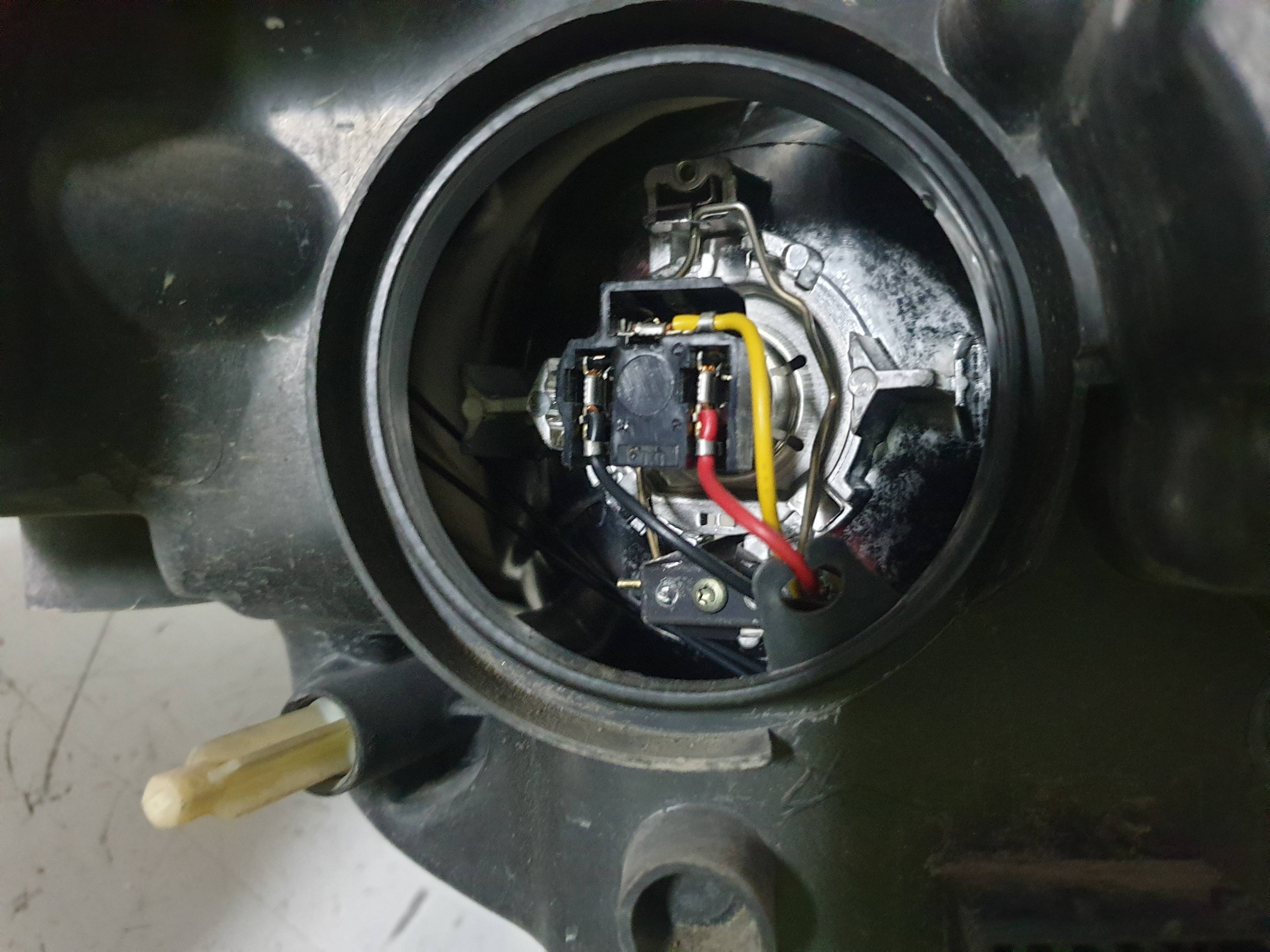 Faro izquierdo NFUTU5JP4 9644997280 de Peugeot 1007 2005-2008 - pieza usada