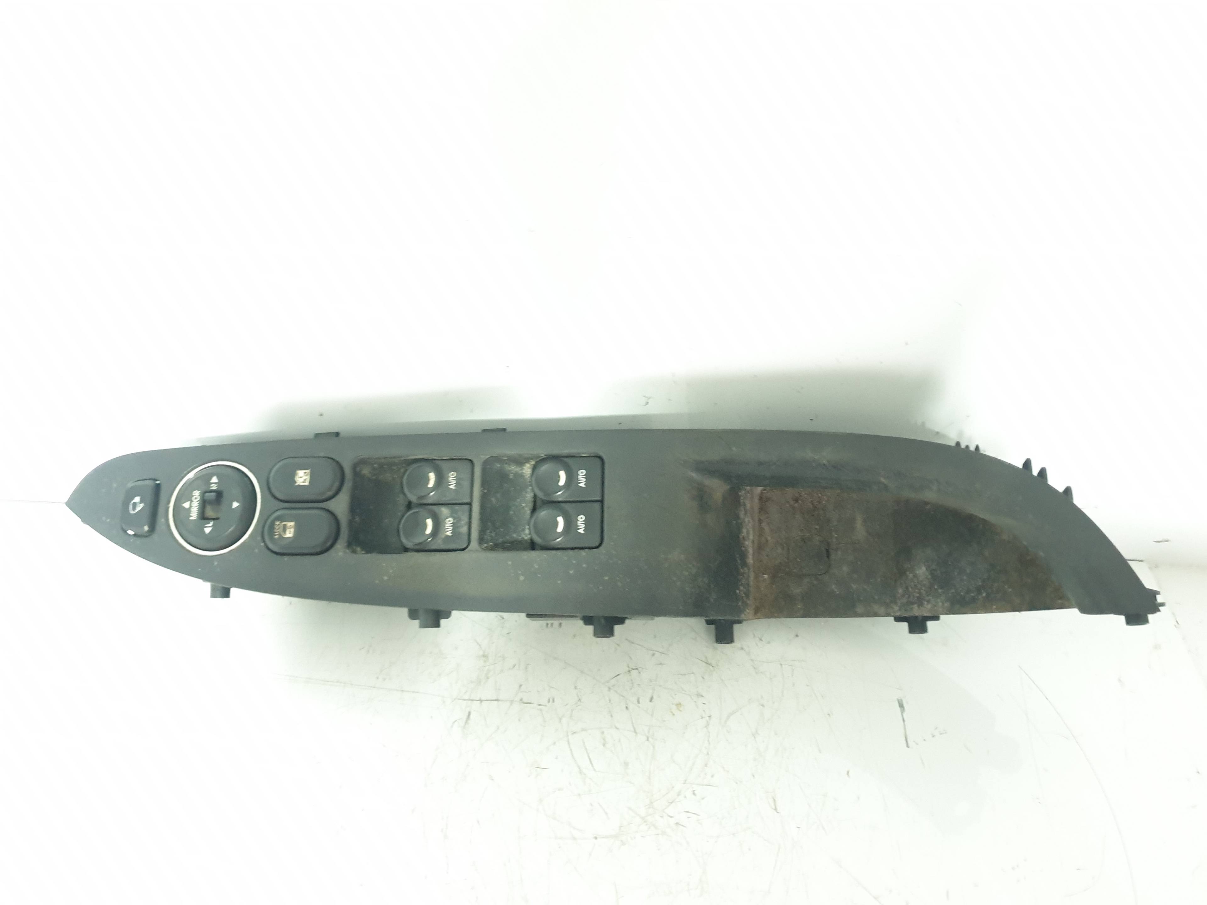 HYUNDAI i30 FD (1 generation) (2007-2012) Кнопка стеклоподъемника передней левой двери 25229635