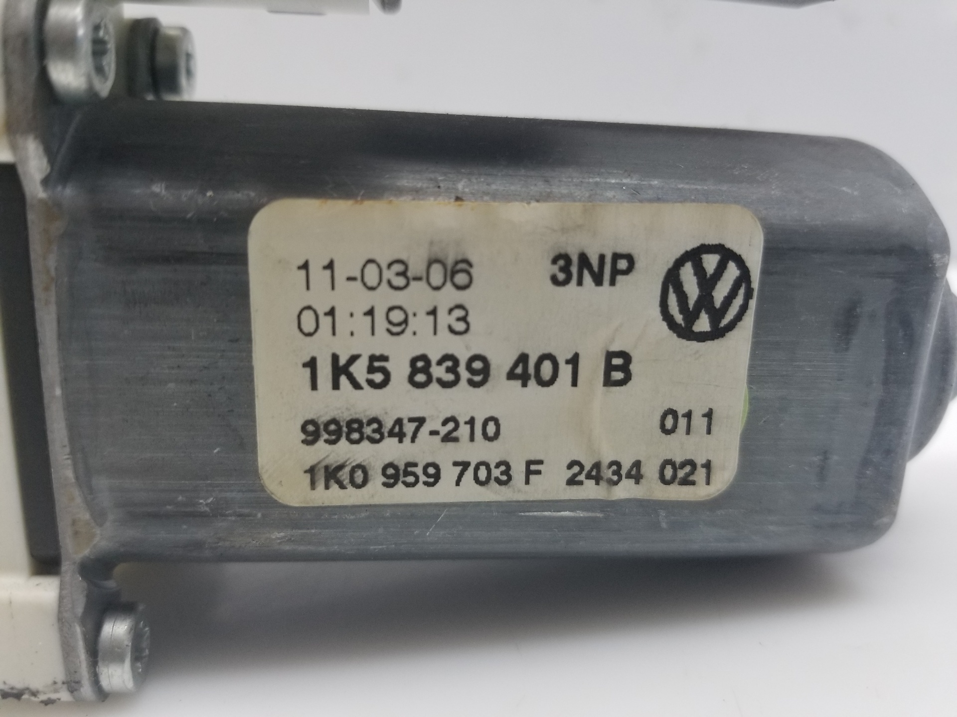 VOLKSWAGEN Jetta 5 generation (2005-2011) Rear Left Door Window Control Motor 1K5839401B, 1K5839401B 25231017