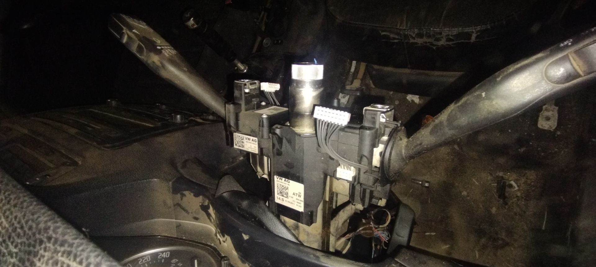 Devio leva luci 5K0953521BL Skoda Octavia 2010-2014