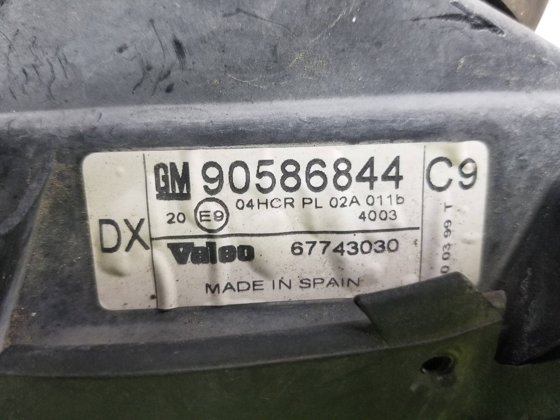 Faro izquierdo X16XEL 90586844 de Opel Vectra 1995-1999 - pieza usada