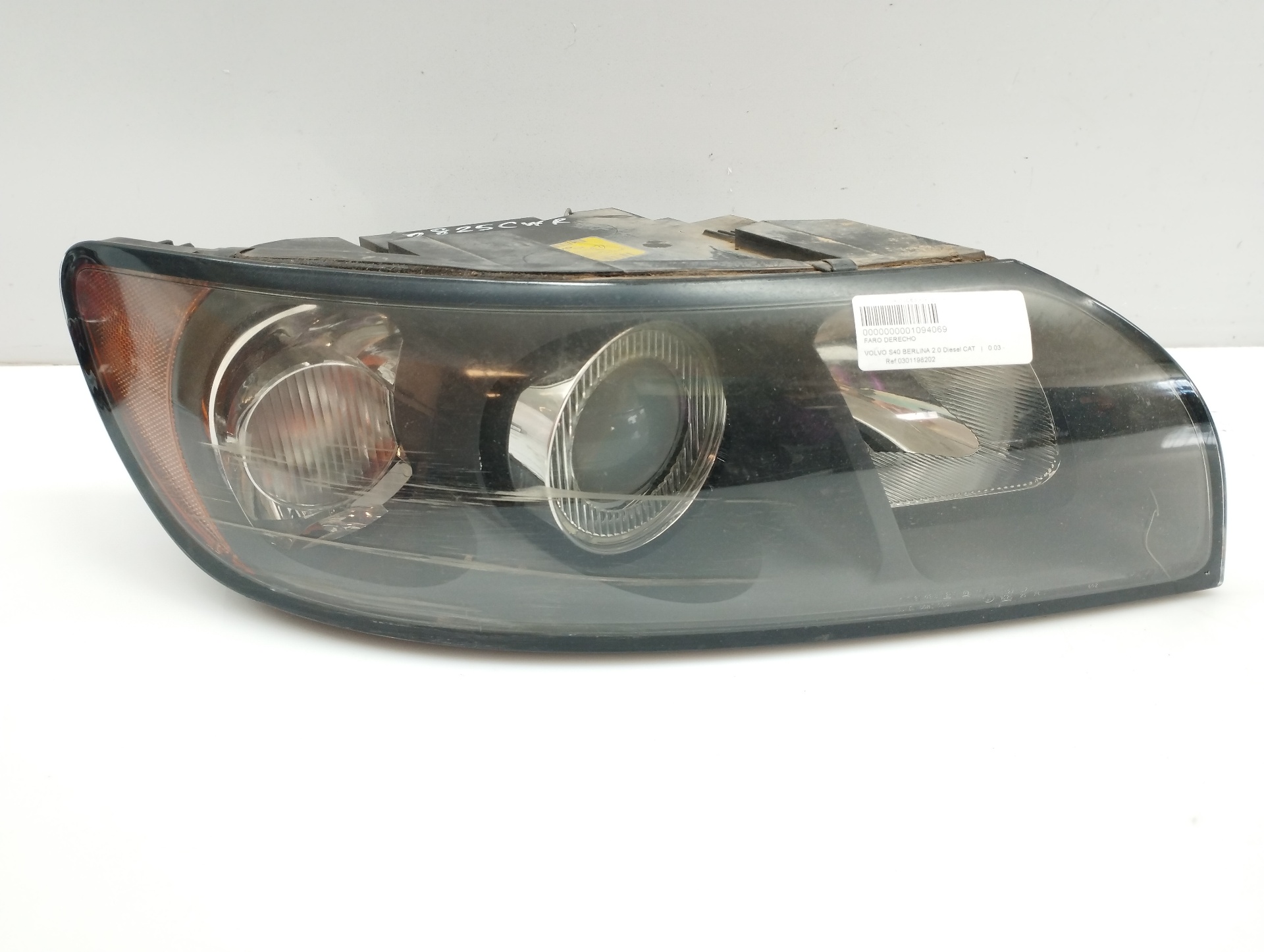 VOLVO S40 2 generation (2004-2012) Front Right Headlight 0301198202, 0301198202 25233572