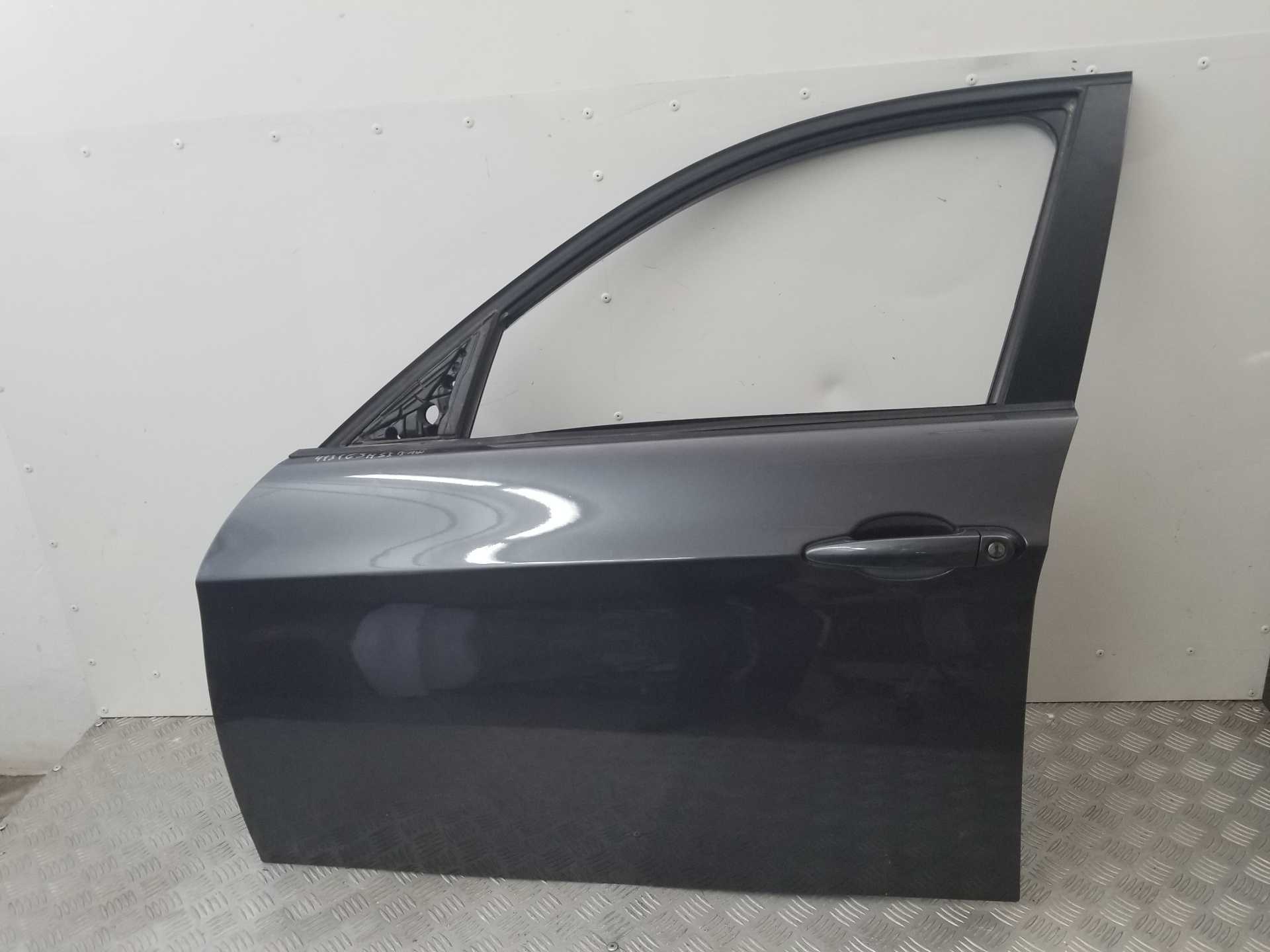 BMW 3 Series E90/E91/E92/E93 (2004-2013) Front Left Door 41515A2A385 25960662