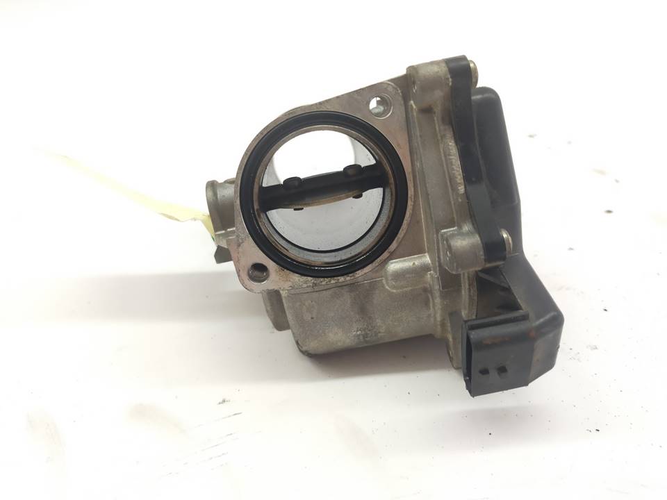 Caja de mariposa 8200614985 de Renault Clio iii 2011-2013 - pieza usada