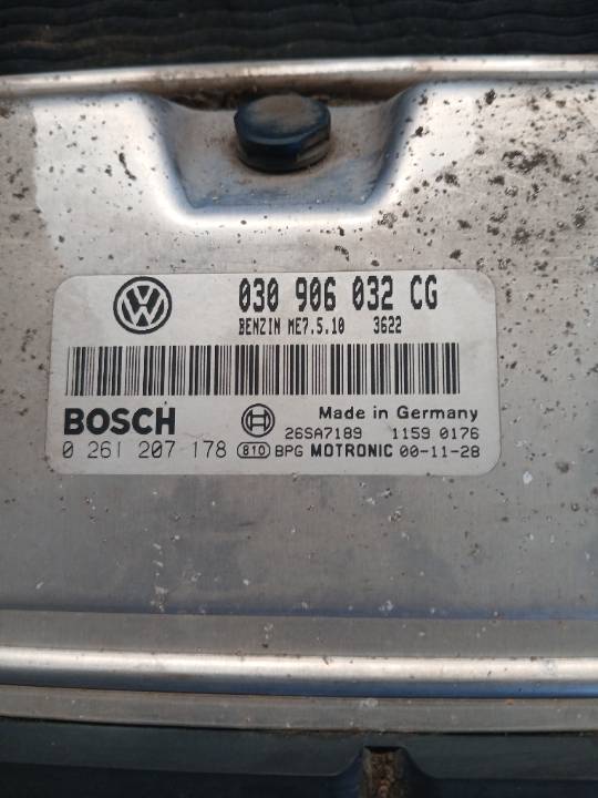 Centralita motor uce 0261207178 de Volkswagen Polo 1999-2002 - pieza usada