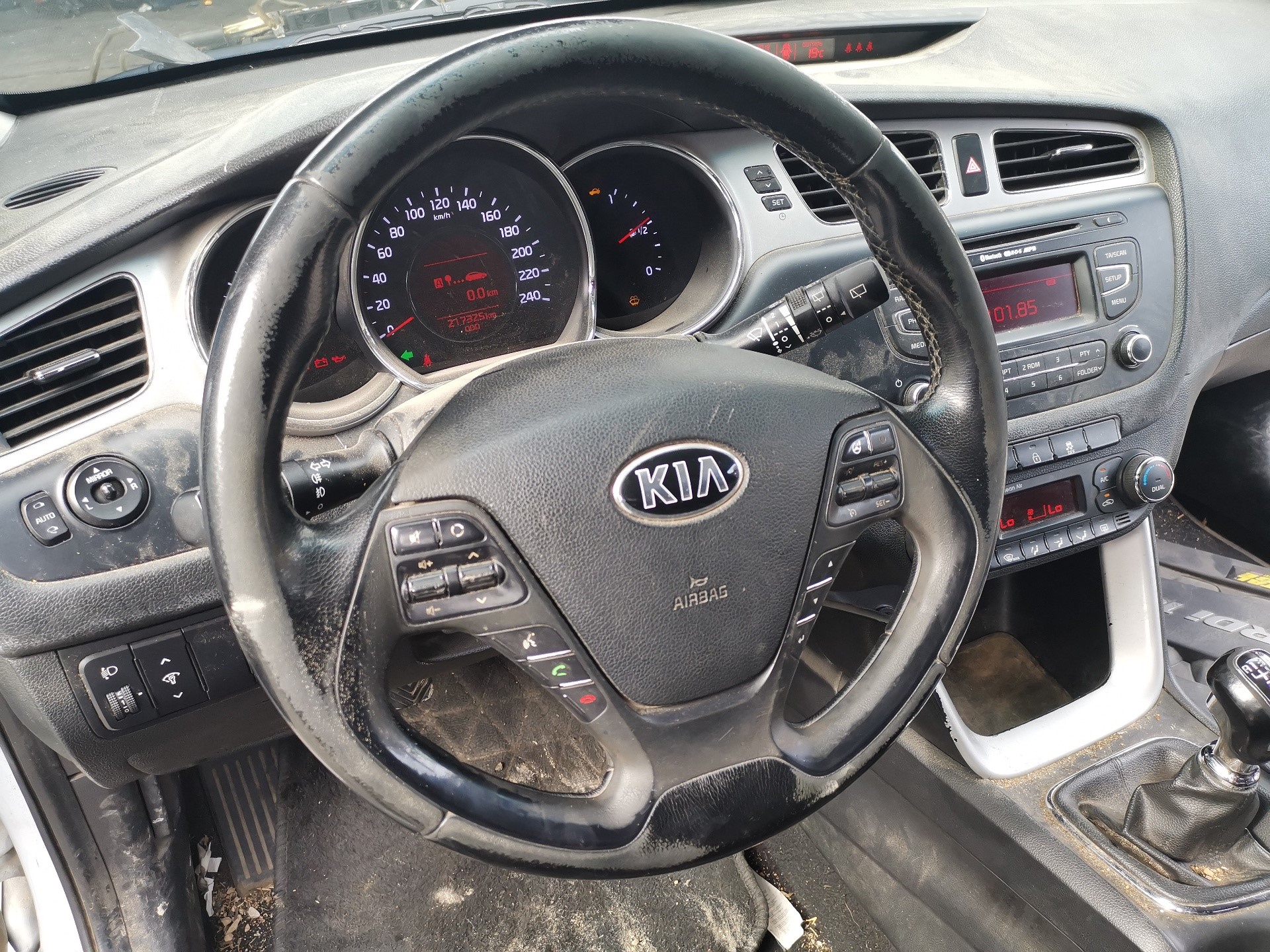 KIA Cee'd 2 generation (2012-2018) Steering Wheel 25233882