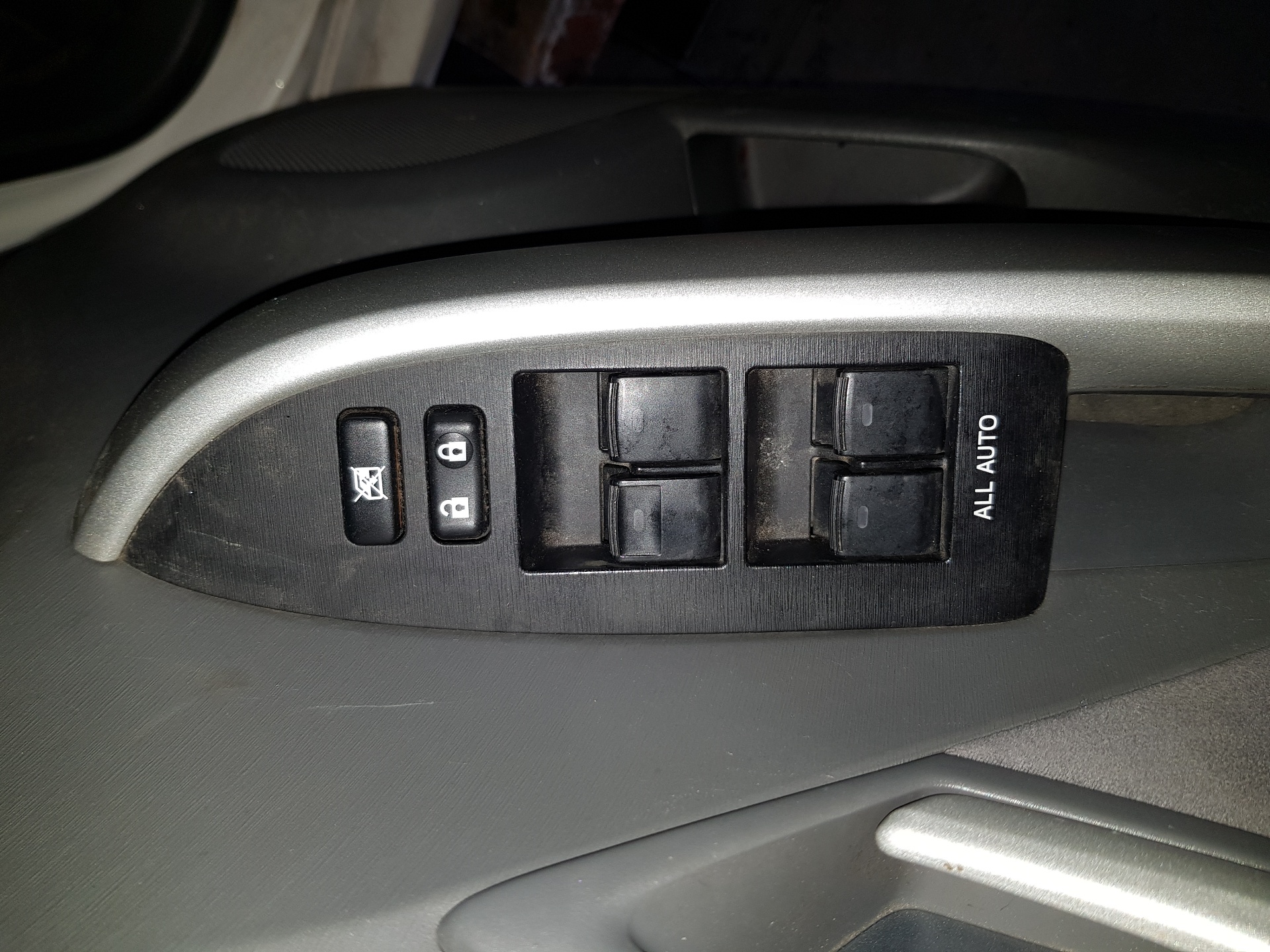 SKODA Prius 3 generation (XW30) (2009-2015) Front Left Door Window Switch 8404033100, 8404033100 20153949