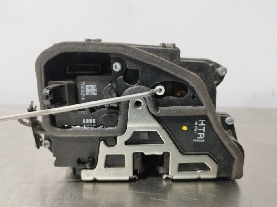 BMW 3 Series E90/E91/E92/E93 (2004-2013) Aizmugurējā labā durvju slēdzene 7060296 25897353