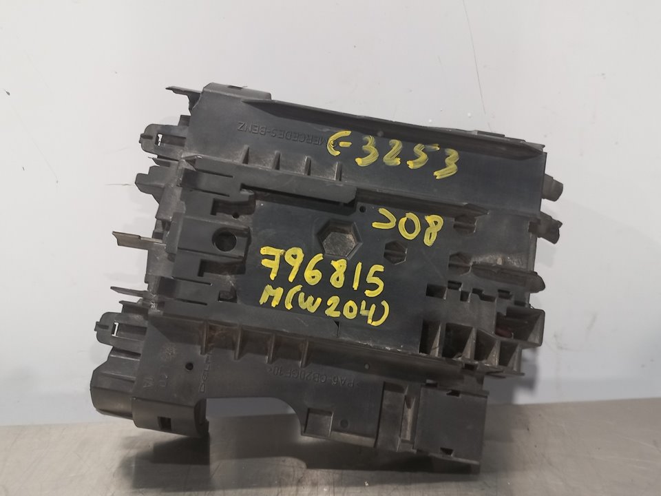 MERCEDES-BENZ C-Class W204/S204/C204 (2004-2015) Fuse Box A2045403650 25242138
