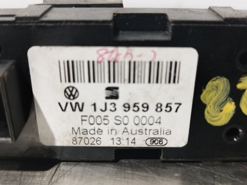 VOLKSWAGEN Passat B5 (1996-2005) Commutateur de fenêtre de porte avant gauche 1J3959857 25894434