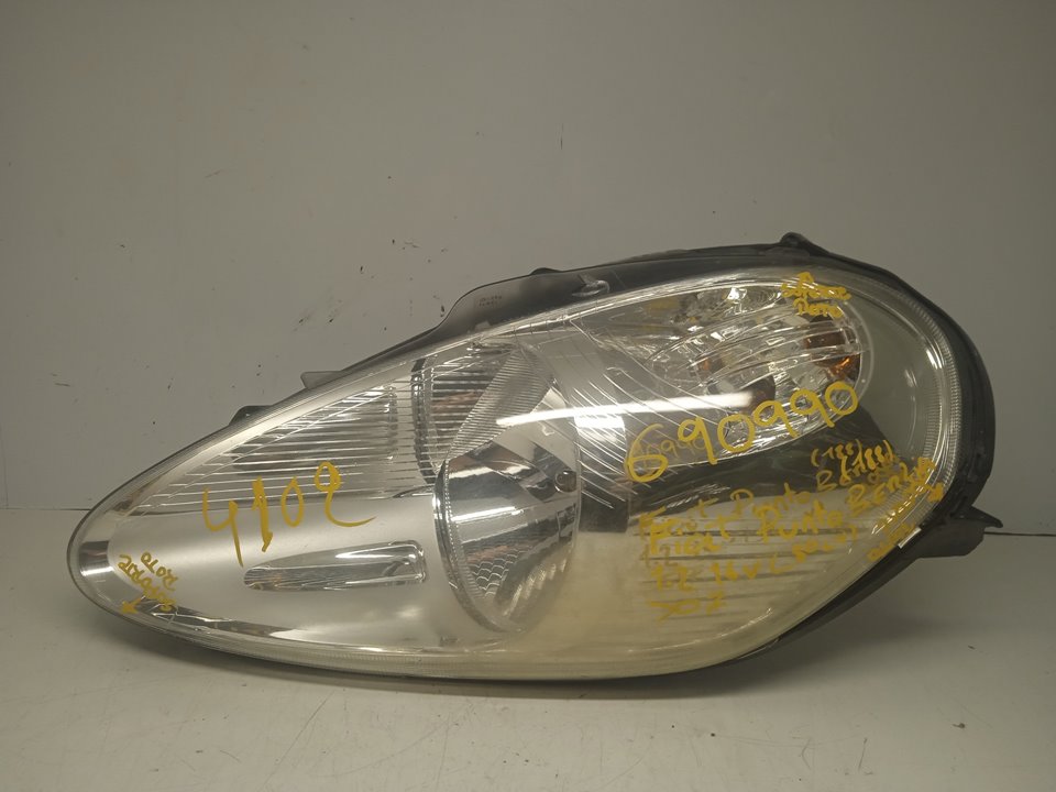 FIAT Punto 3 generation (2005-2020) Front Right Headlight 89101388 22756476