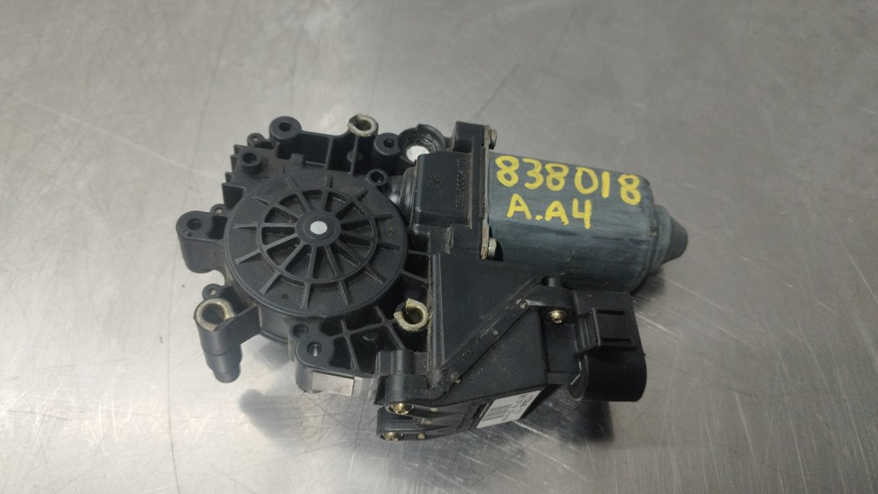 AUDI A4 B5/8D (1994-2001) Moteur de commande de vitre de porte avant droite 8D1837016F 25895223