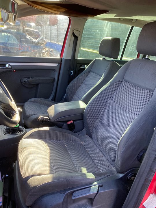 VOLKSWAGEN Touran 1 generation (2003-2015) Rear Left Seat Buckle 22760419