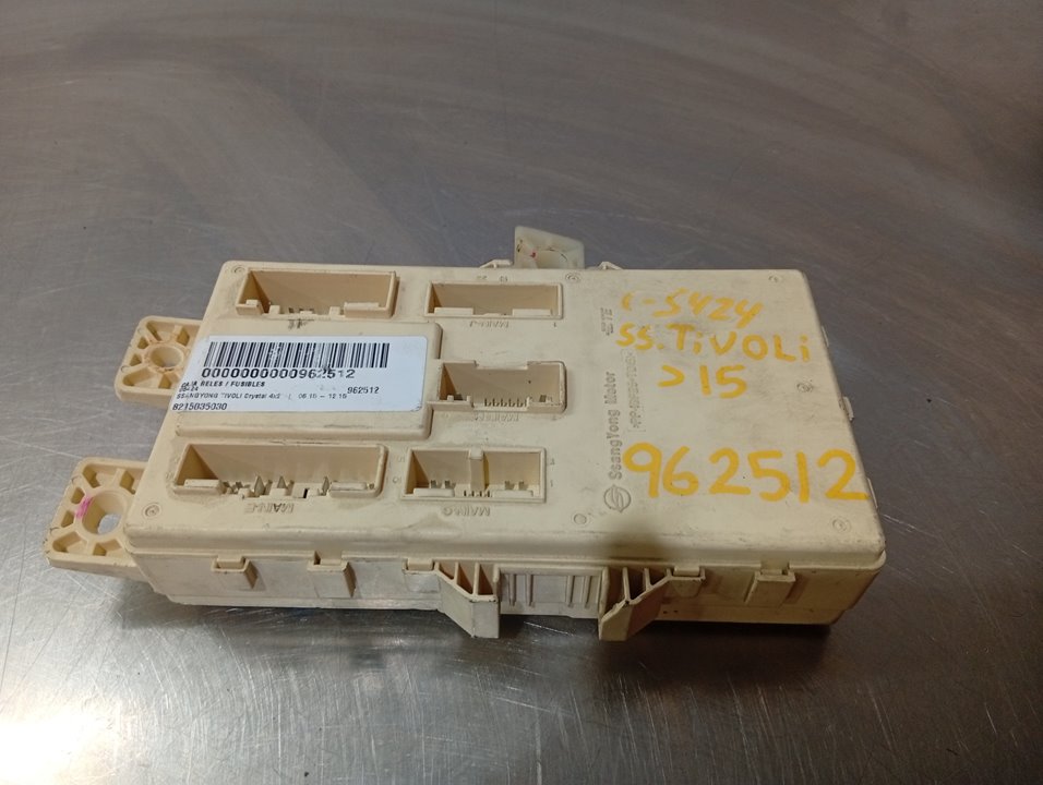 Boîtier fusibles 673910 8215035030 Ssangyong Tivoli 2015-0 115 CV