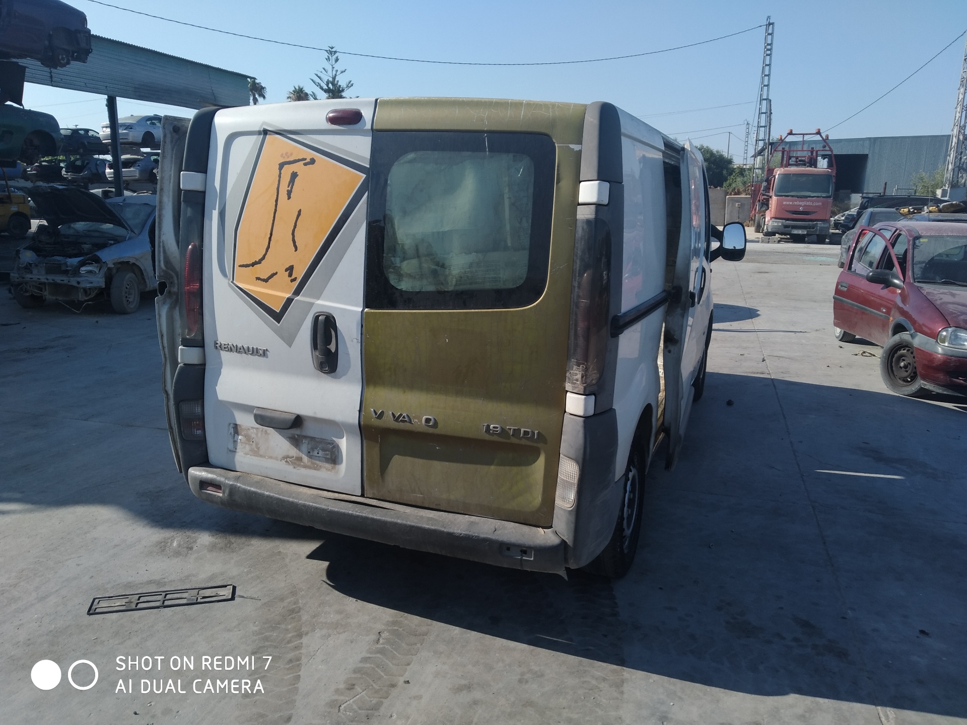 OPEL Vivaro Бампер задний ESQUINADERECHA 24909833