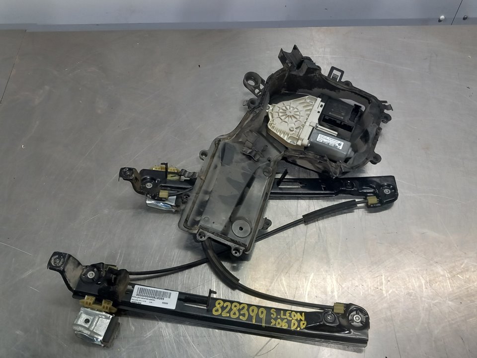 SEAT Leon 2 generation (2005-2012) Front Right Door Window Regulator 1K0959792M 25894545