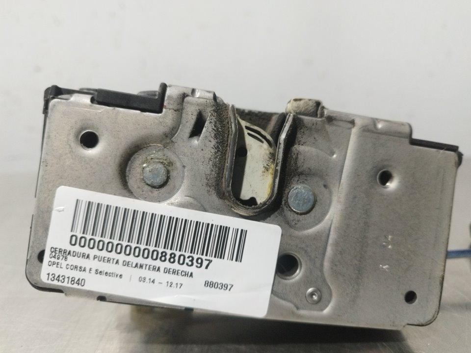 Serrure avant droit B14XER 13431840 de Opel Corsa e (x15) 2014-2019 75 CV - pieza usada