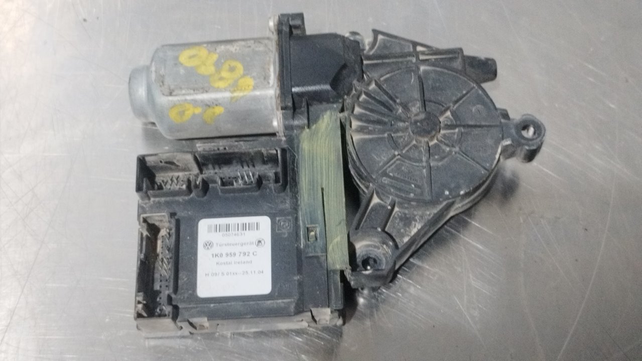 VOLKSWAGEN Golf 5 generation (2003-2009) Front Right Door Window Control Motor 1K0959792C 25896087