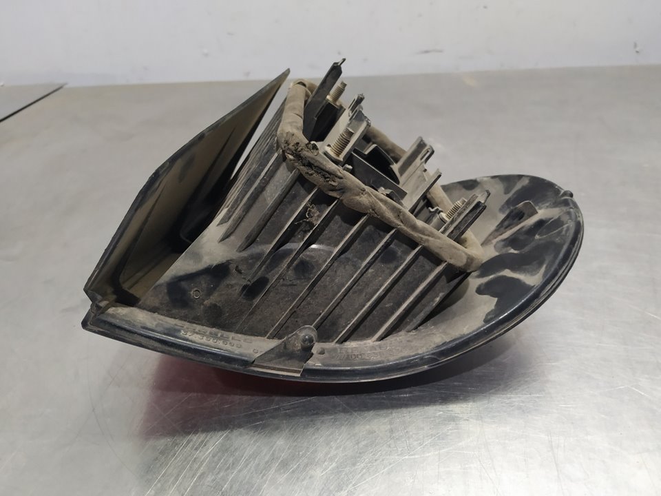 Piloto trasero izquierdo 7700838530 de Renault Megane i (ba0/1_) 1996-2003 - pieza usada
