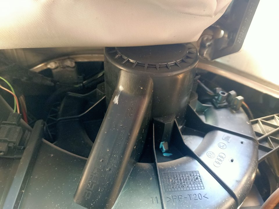 AUDI A2 8Z (1999-2005) Нагревательный вентиляторный моторчик салона 24886307