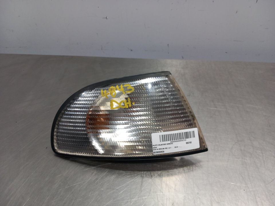 AUDI Front Right Fender Turn Signal 8D0953050A 25393297