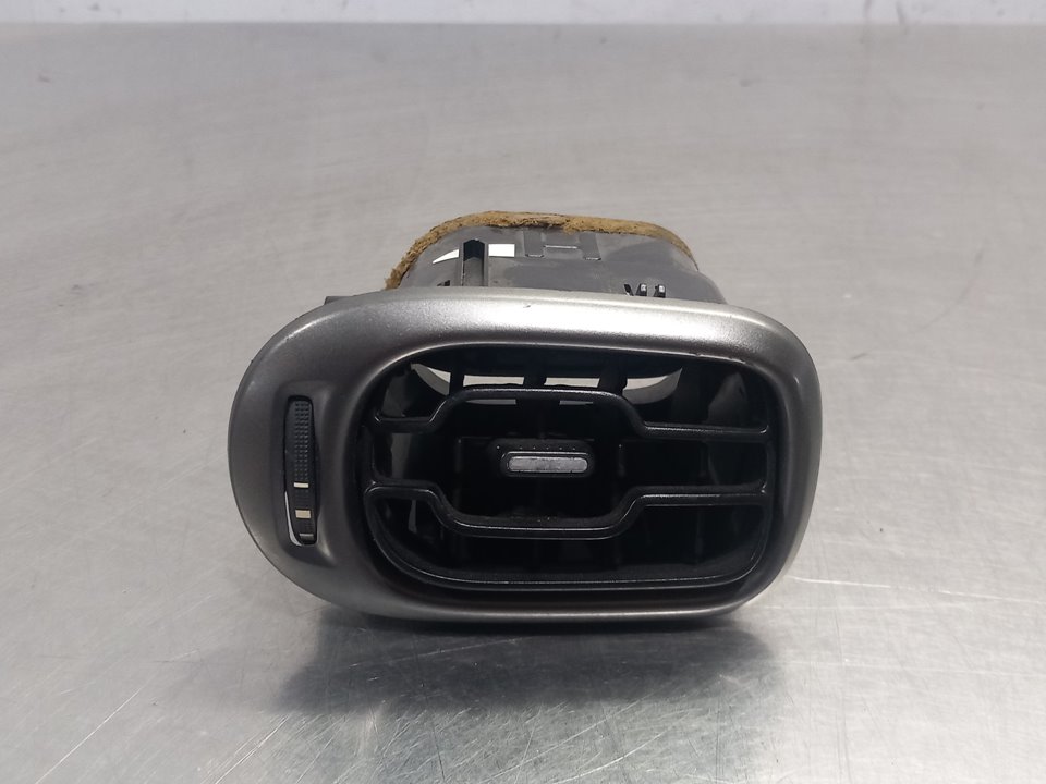 Rejilla aireadora 8FS 9683043377 de Citroen C3 picasso (sh_) 2010-0 95 CV