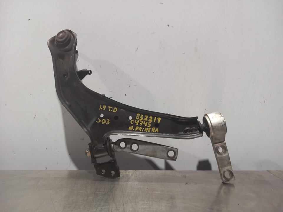 NISSAN Primera P12 (2001-2008) Fremre venstre arm 24938814