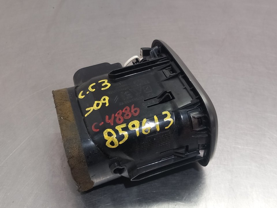 Rejilla aireadora 8FS 9683043377 de Citroen C3 picasso (sh_) 2010-0 95 CV - pieza usada
