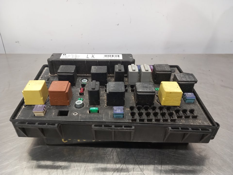 OPEL Astra J (2009-2020) Fuse Box 25247182