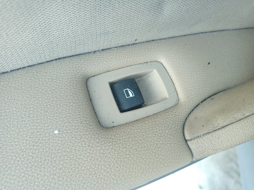 BMW 3 Series E90/E91/E92/E93 (2004-2013) Galinių dešinių durų langų pakėlimo mygtukas 22741823